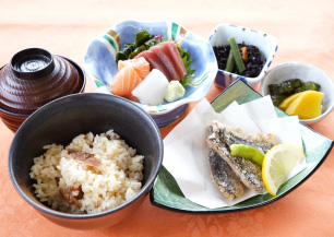 松茸ご飯と秋刀魚の竜田揚げ定食