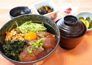 マグロユッケ丼